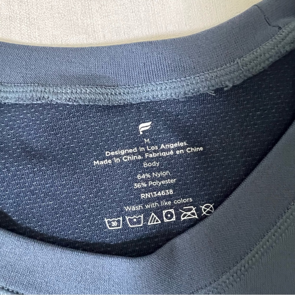 Fabletics tee - Picture 3 of 5